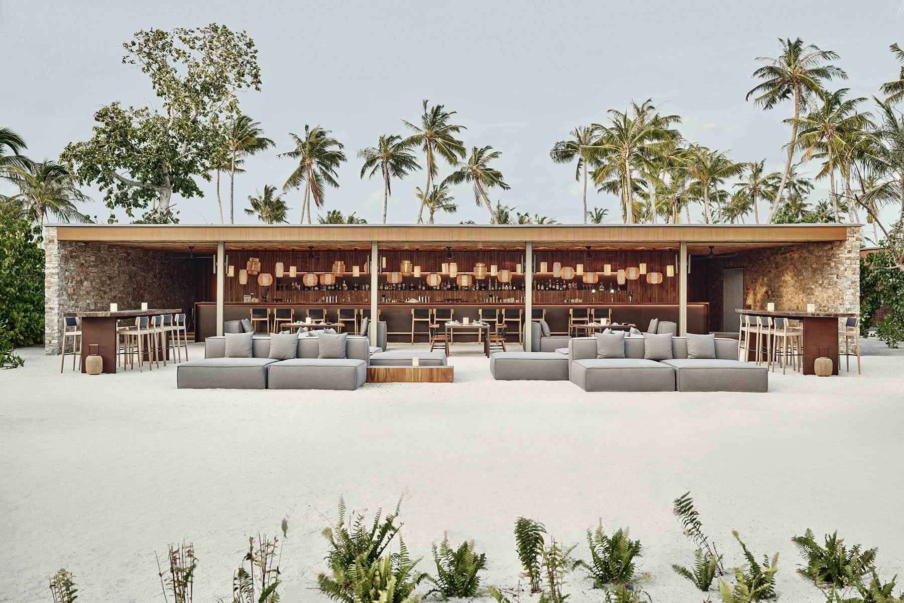 Fari Beach Club, Exterior